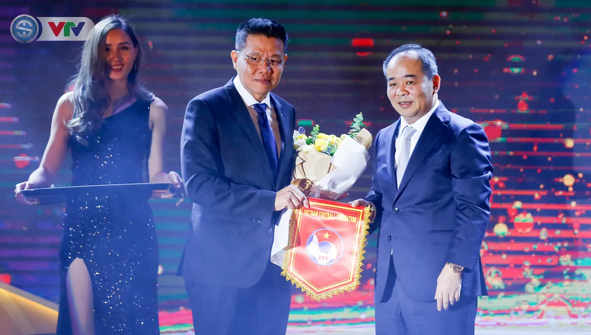 ẢNH: Các danh hiệu ấn tượng tại lễ trao giải AFF Award 2019 - Ảnh 1. ẢNH: Các danh hiệu ấn tượng tại lễ trao giải AFF Award 2019 - Ảnh 1.