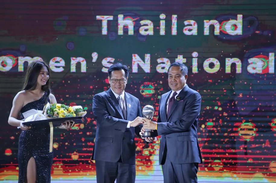 AFF Awards 2019: ĐT Việt Nam được trao giải thưởng Đội tuyển của năm - Ảnh 2.