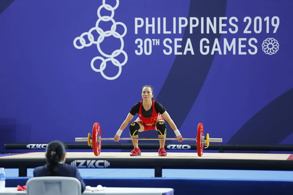 Vương Thị Huyền giành HCV đầu tiên cho cử tạ Việt Nam tại SEA Games 30 - Ảnh 1. Vương Thị Huyền giành HCV đầu tiên cho cử tạ Việt Nam tại SEA Games 30 - Ảnh 1.