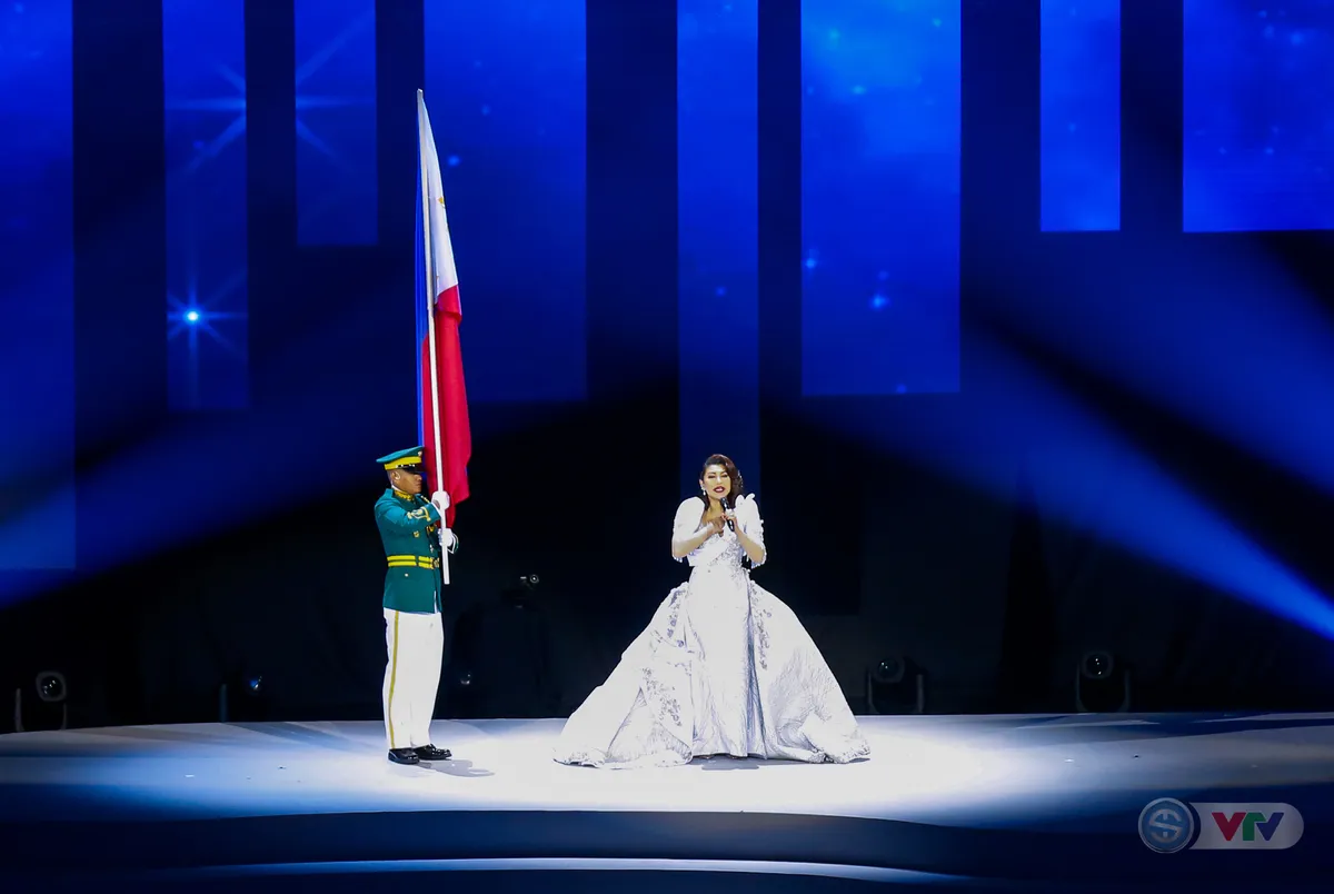 ẢNH: Lễ khai mạc SEA Games 30 đơn giản nhưng đậm màu sắc và giàu ý nghĩa - Ảnh 1. ẢNH: Lễ khai mạc SEA Games 30 đơn giản nhưng đậm màu sắc và giàu ý nghĩa - Ảnh 1.