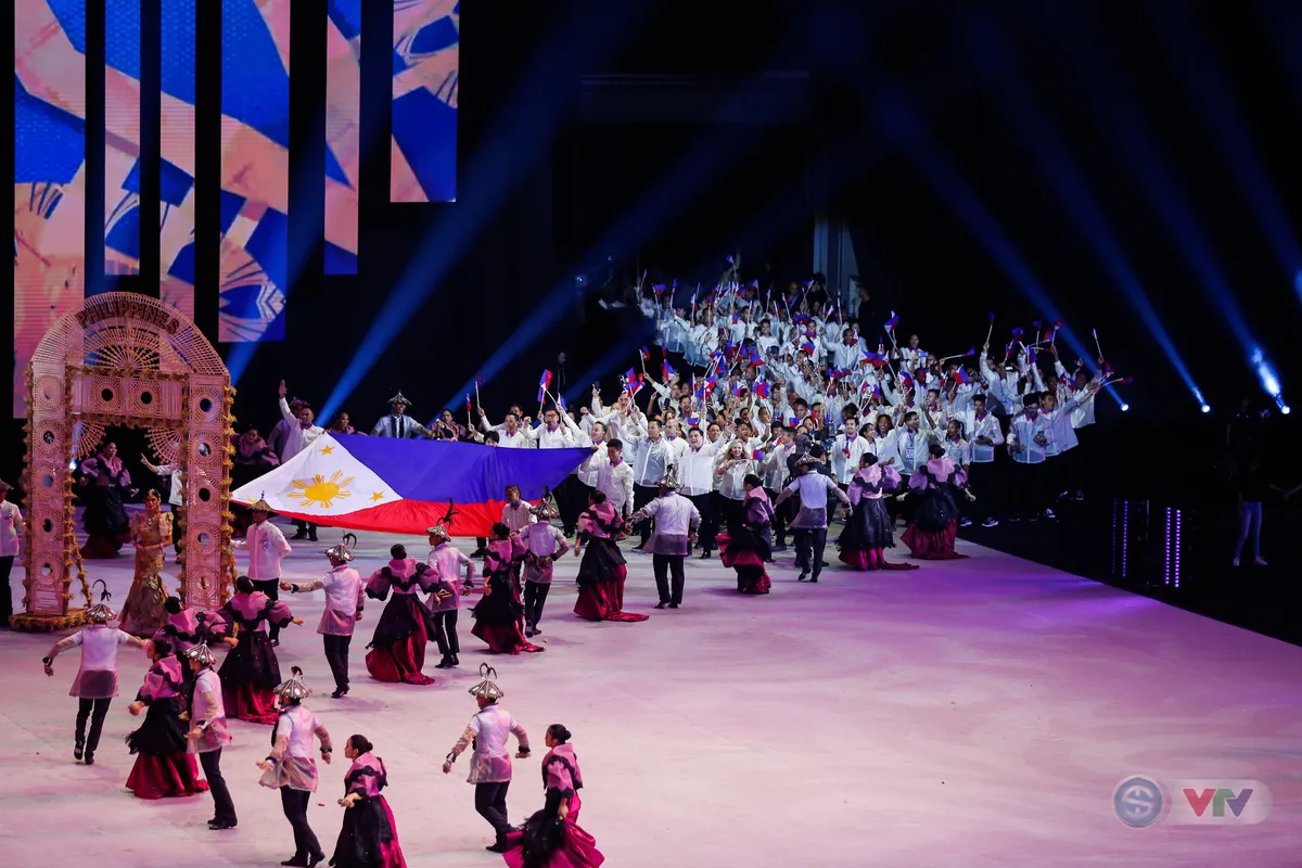 ẢNH: Lễ khai mạc SEA Games 30 đơn giản nhưng đậm màu sắc và giàu ý nghĩa - Ảnh 15. ẢNH: Lễ khai mạc SEA Games 30 đơn giản nhưng đậm màu sắc và giàu ý nghĩa - Ảnh 15.