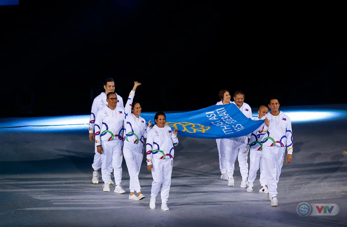 ẢNH: Lễ khai mạc SEA Games 30 đơn giản nhưng đậm màu sắc và giàu ý nghĩa - Ảnh 17. ẢNH: Lễ khai mạc SEA Games 30 đơn giản nhưng đậm màu sắc và giàu ý nghĩa - Ảnh 17.
