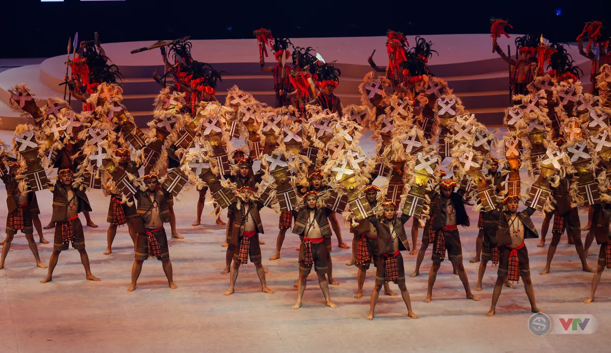 ẢNH: Lễ khai mạc SEA Games 30 đơn giản nhưng đậm màu sắc và giàu ý nghĩa - Ảnh 3. ẢNH: Lễ khai mạc SEA Games 30 đơn giản nhưng đậm màu sắc và giàu ý nghĩa - Ảnh 3.