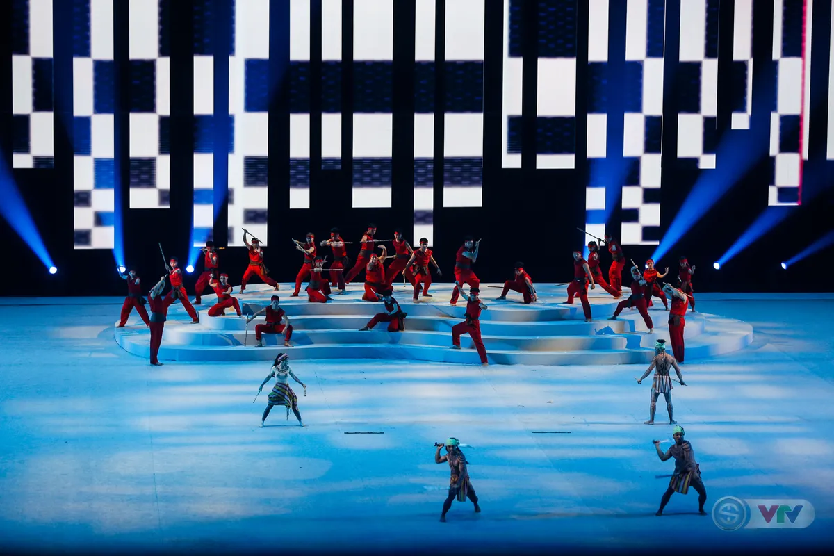 ẢNH: Lễ khai mạc SEA Games 30 đơn giản nhưng đậm màu sắc và giàu ý nghĩa - Ảnh 19. ẢNH: Lễ khai mạc SEA Games 30 đơn giản nhưng đậm màu sắc và giàu ý nghĩa - Ảnh 19.