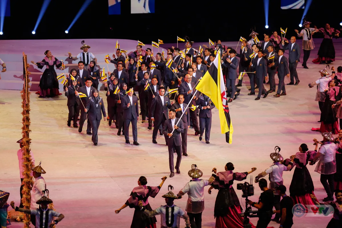 ẢNH: Lễ khai mạc SEA Games 30 đơn giản nhưng đậm màu sắc và giàu ý nghĩa - Ảnh 4. ẢNH: Lễ khai mạc SEA Games 30 đơn giản nhưng đậm màu sắc và giàu ý nghĩa - Ảnh 4.