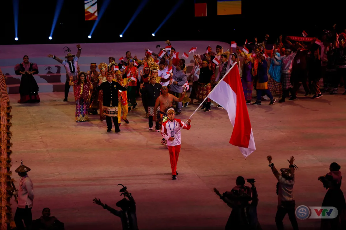 ẢNH: Lễ khai mạc SEA Games 30 đơn giản nhưng đậm màu sắc và giàu ý nghĩa - Ảnh 6. ẢNH: Lễ khai mạc SEA Games 30 đơn giản nhưng đậm màu sắc và giàu ý nghĩa - Ảnh 6.