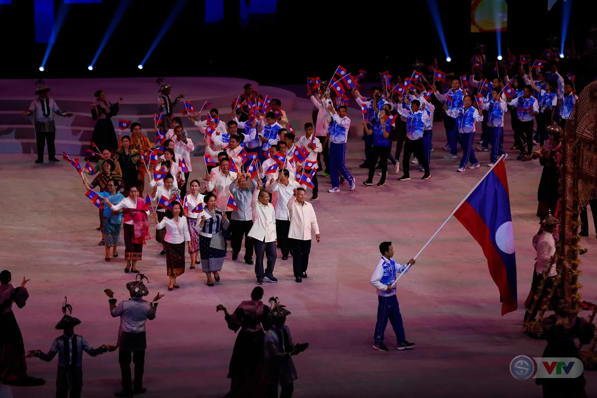 ẢNH: Lễ khai mạc SEA Games 30 đơn giản nhưng đậm màu sắc và giàu ý nghĩa - Ảnh 5. ẢNH: Lễ khai mạc SEA Games 30 đơn giản nhưng đậm màu sắc và giàu ý nghĩa - Ảnh 5.