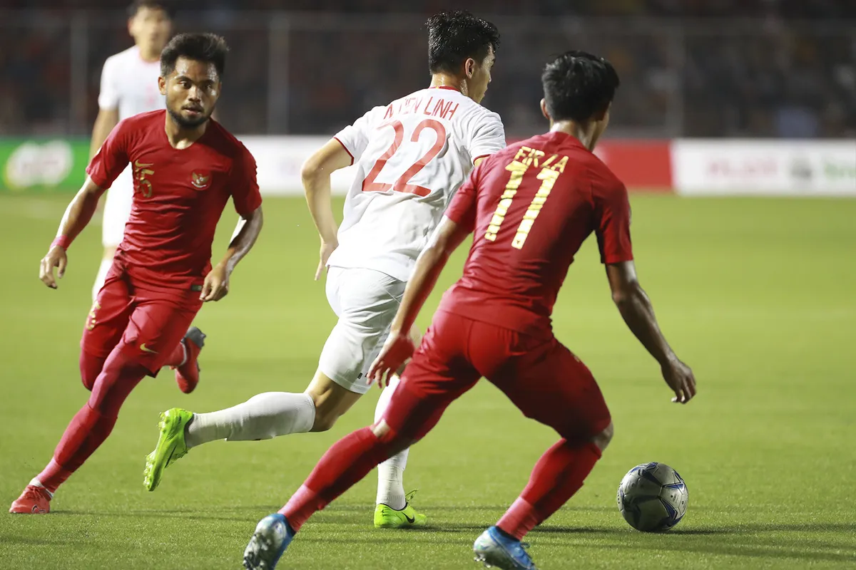 Những hình ảnh không thể nào quên trong lần đầu tiên bóng đá nam Việt Nam lên đỉnh SEA Games - Ảnh 1. Những hình ảnh không thể nào quên trong lần đầu tiên bóng đá nam Việt Nam lên đỉnh SEA Games - Ảnh 1.