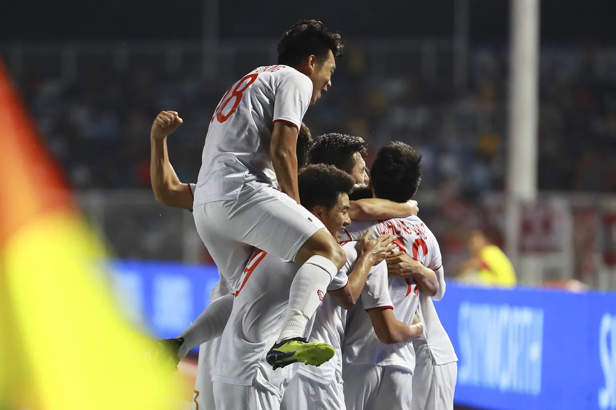Những hình ảnh không thể nào quên trong lần đầu tiên bóng đá nam Việt Nam lên đỉnh SEA Games - Ảnh 2. Những hình ảnh không thể nào quên trong lần đầu tiên bóng đá nam Việt Nam lên đỉnh SEA Games - Ảnh 2.