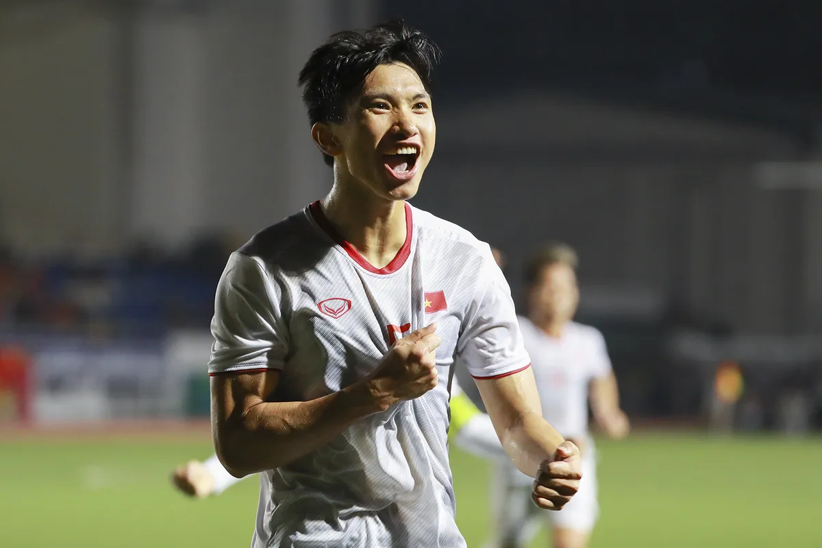 Những hình ảnh không thể nào quên trong lần đầu tiên bóng đá nam Việt Nam lên đỉnh SEA Games - Ảnh 3. Những hình ảnh không thể nào quên trong lần đầu tiên bóng đá nam Việt Nam lên đỉnh SEA Games - Ảnh 3.