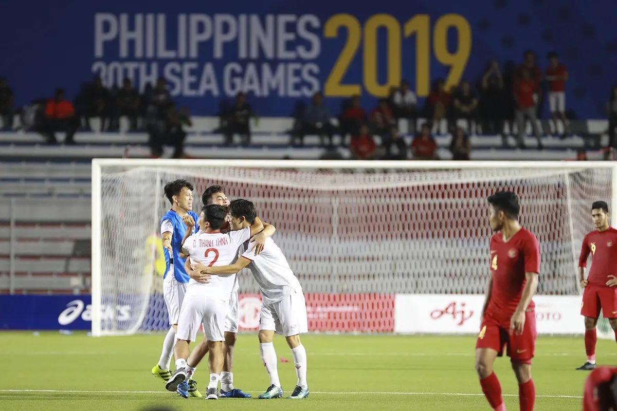 Những hình ảnh không thể nào quên trong lần đầu tiên bóng đá nam Việt Nam lên đỉnh SEA Games - Ảnh 5. Những hình ảnh không thể nào quên trong lần đầu tiên bóng đá nam Việt Nam lên đỉnh SEA Games - Ảnh 5.