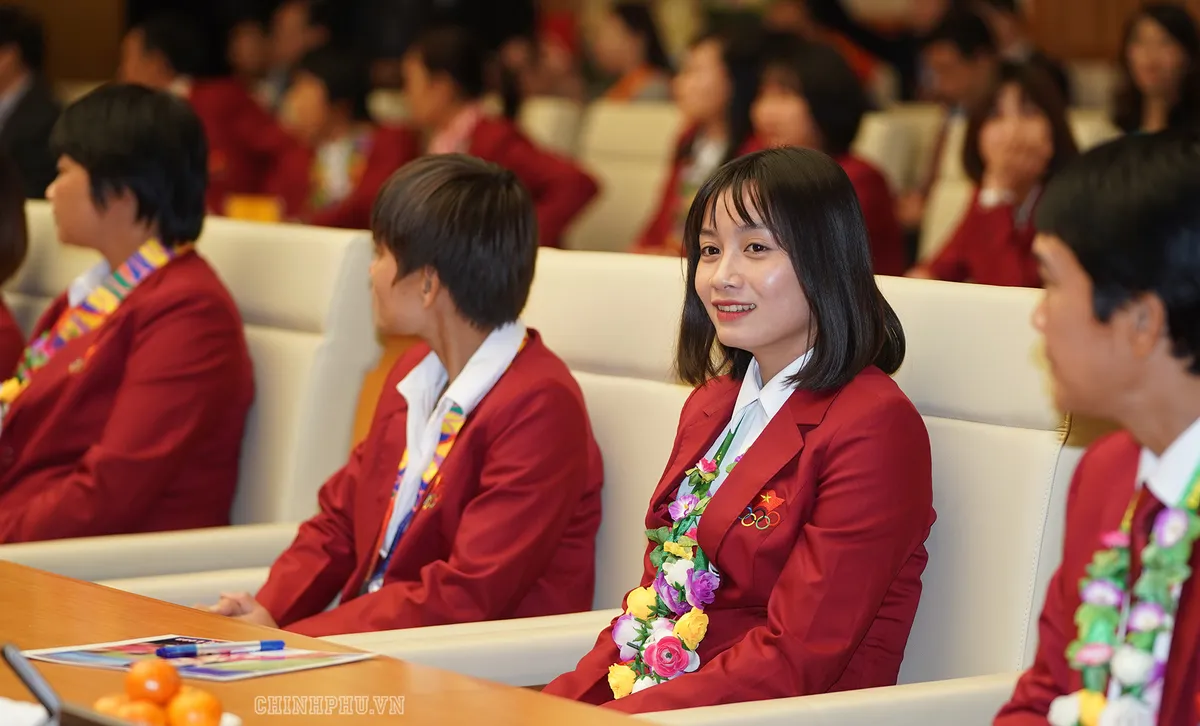  Chùm ảnh: Thủ tướng Nguyễn Xuân Phúc gặp đội tuyển bóng đá Việt Nam - Ảnh 7.