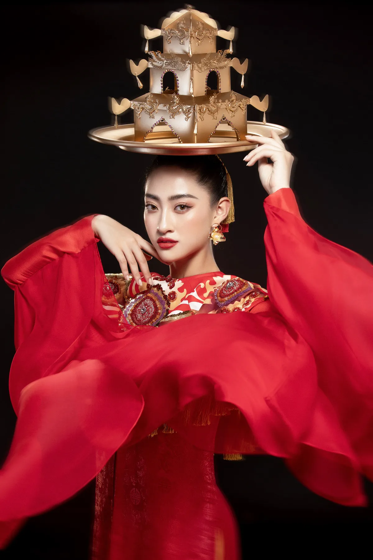 Hoa hậu Lương Thùy Linh mang điệu múa mâm đến Miss World 2019 - Ảnh 5.