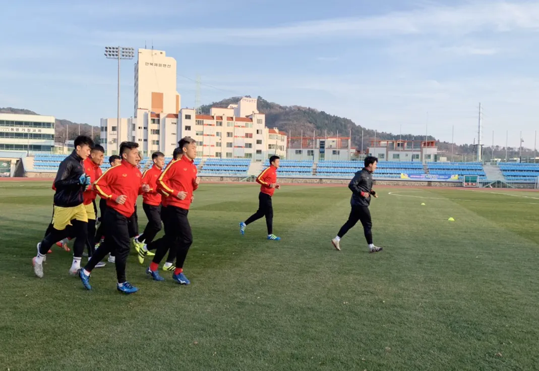 ĐT U23 Việt Nam bước vào buổi tập đầu tiên tại Hàn Quốc - Ảnh 2.