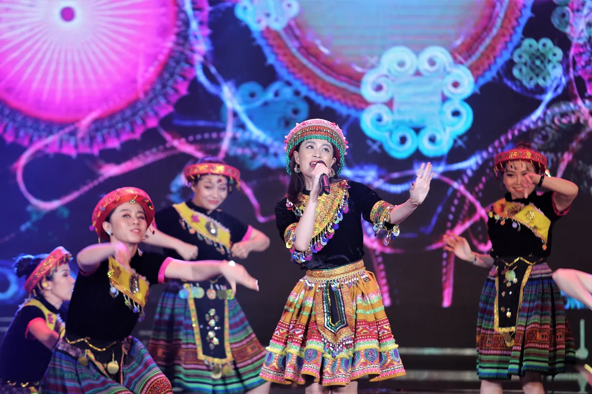 hoangthuylinh-1576333966043321190942 hoangthuylinh-1576333966043321190942