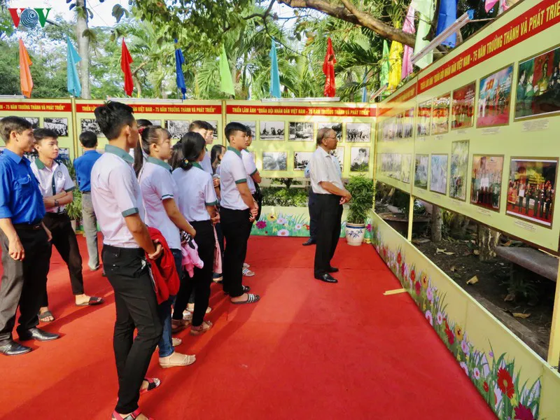 Khai mạc triển lãm ảnh “Đảng Cộng sản Việt Nam - 90 mùa Xuân lịch sử” - Ảnh 2. Khai mạc triển lãm ảnh “Đảng Cộng sản Việt Nam - 90 mùa Xuân lịch sử” - Ảnh 2.