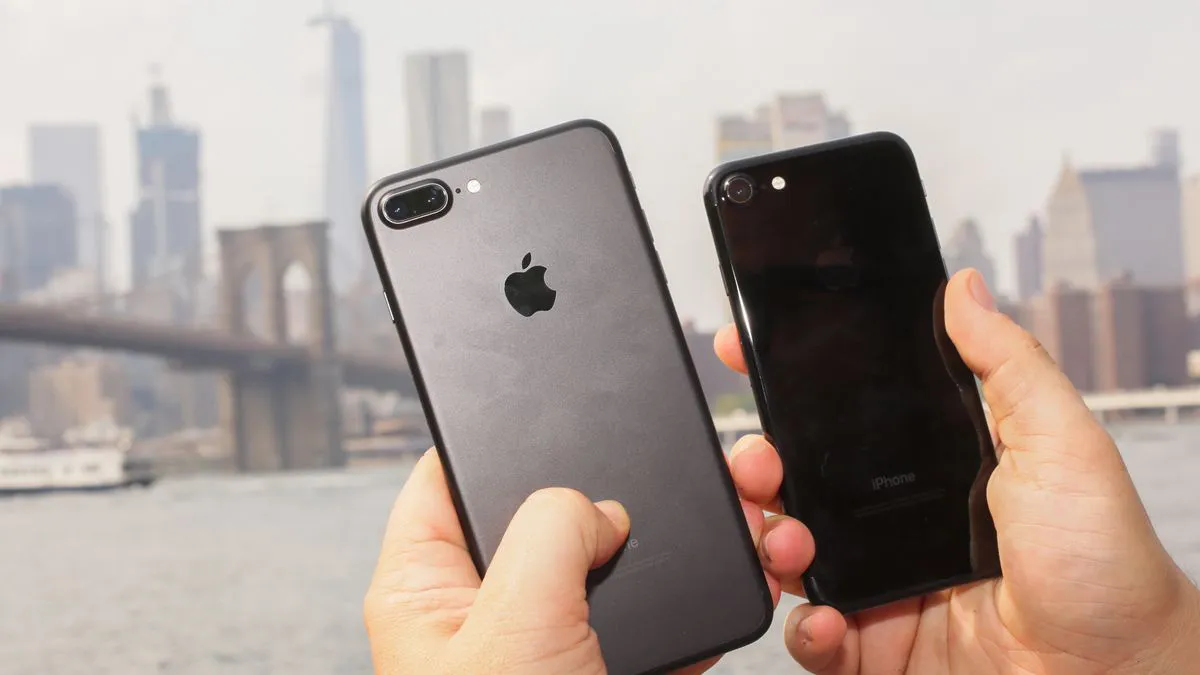 iPhone 7 cũ chỉ còn có giá 4,3 triệu đồng - Ảnh 1.