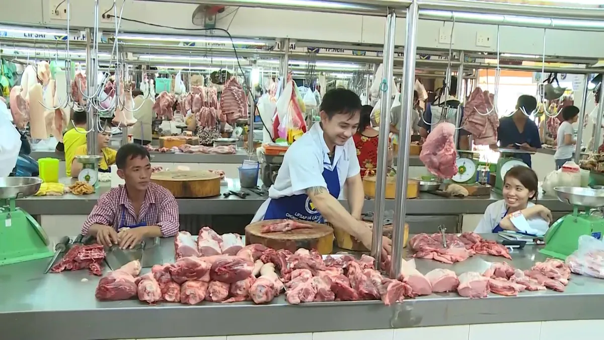 McKinsey: Tiêu dùng trong nước đóng vai trò rất quan trọng để Việt Nam phục hồi kinh tế - Ảnh 2. McKinsey: Tiêu dùng trong nước đóng vai trò rất quan trọng để Việt Nam phục hồi kinh tế - Ảnh 2.