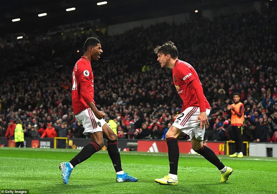 Man Utd 2-2 Aston Villa: Rượt đuổi tỷ số, chia điểm kịch tính - Ảnh 1.