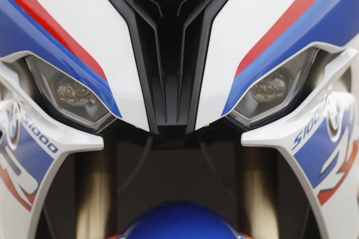 Chi tiết m&ocirc; t&ocirc; BMW S 1000 RR ho&agrave;n to&agrave;n mới vừa ra mắt - Ảnh 3.