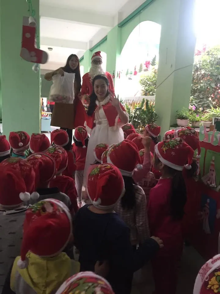Dịch vụ đóng giả ông già Noel đắt khách - Ảnh 1. Dịch vụ đóng giả ông già Noel đắt khách - Ảnh 1.