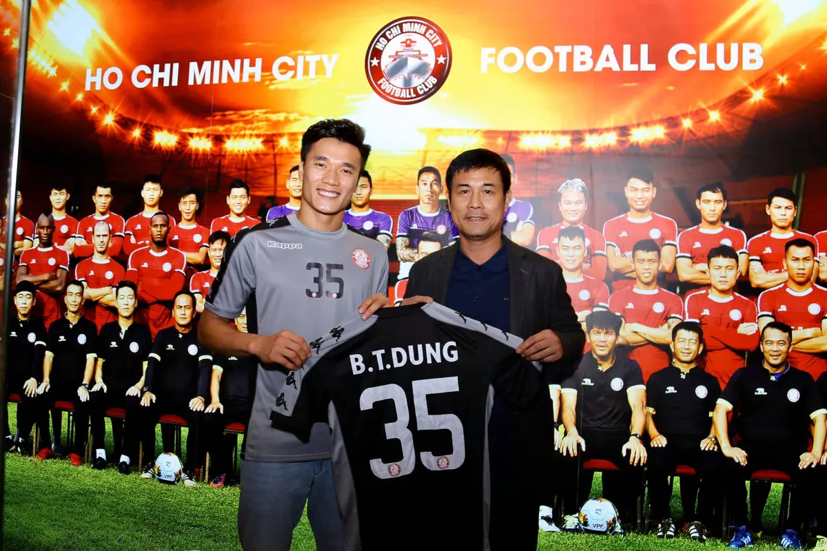 Bùi Tiến Dũng chính thức ra mắt CLB TP Hồ Chí Minh - Ảnh 1.