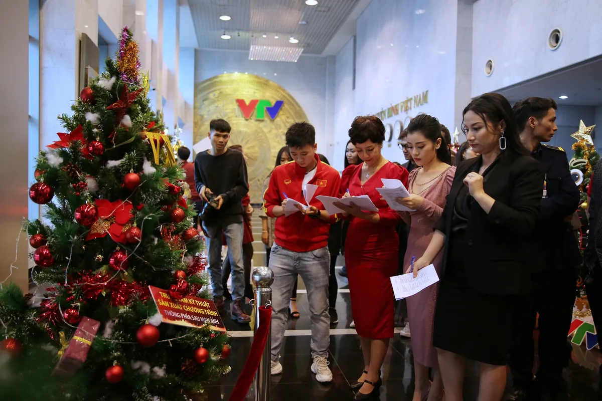 Rực rỡ sắc màu Giáng sinh tại Đài Truyền hình Việt Nam - Ảnh 13. Rực rỡ sắc màu Giáng sinh tại Đài Truyền hình Việt Nam - Ảnh 13.
