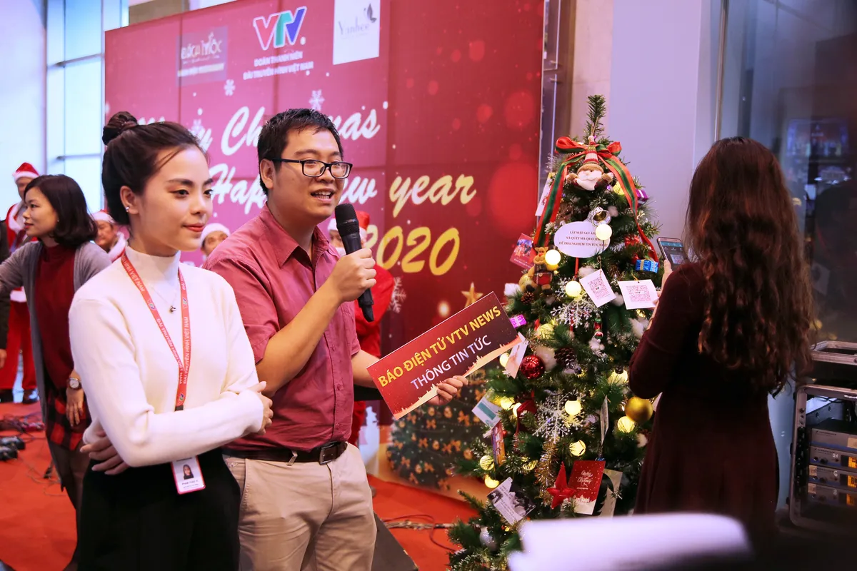 Rực rỡ sắc màu Giáng sinh tại Đài Truyền hình Việt Nam - Ảnh 16. Rực rỡ sắc màu Giáng sinh tại Đài Truyền hình Việt Nam - Ảnh 16.
