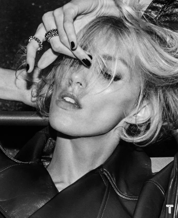 Anja Rubik đầy ấn tượng trên tạp chí T của Singapore - Ảnh 5.