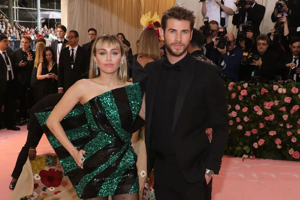 Miley Cyrus và Liam Hemsworth chính thức đạt thỏa thuận ly hôn - Ảnh 1.