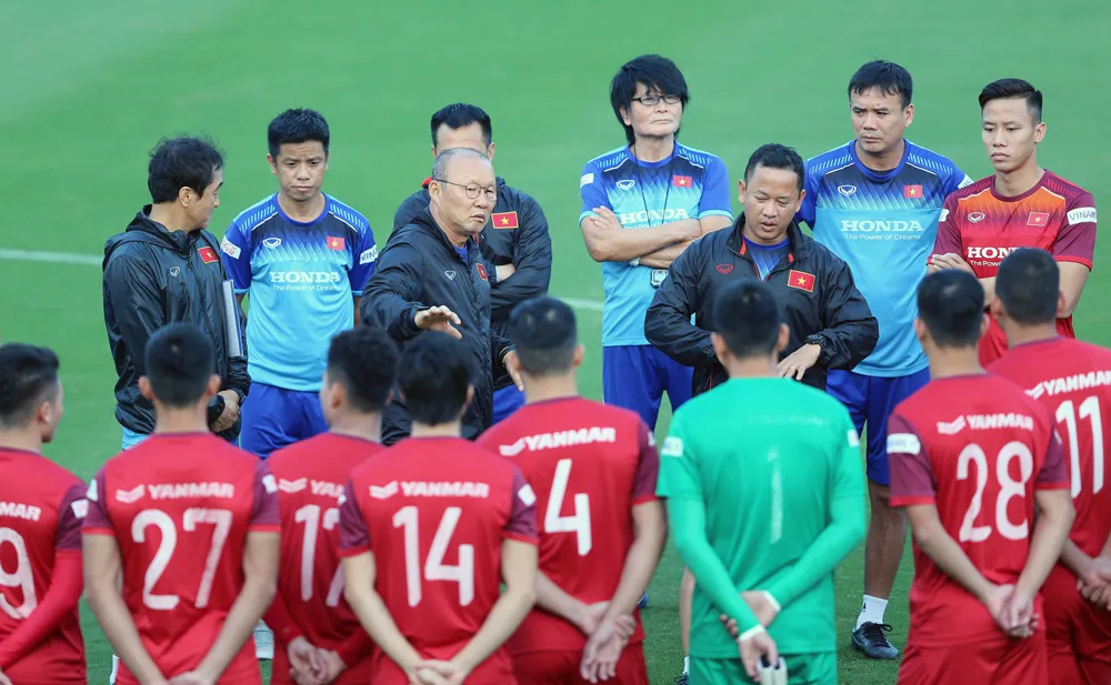 VFF bố trí 2 trợ lý ngôn ngữ riêng biệt cho ĐTQG & U23 QG - Ảnh 2. VFF bố trí 2 trợ lý ngôn ngữ riêng biệt cho ĐTQG & U23 QG - Ảnh 2.
