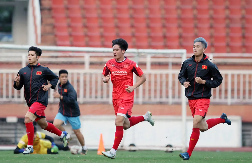 U23 Việt Nam tập luyện tại TP Hồ Chí Minh, HLV Park Hang-seo tiếc vì Văn Hậu không tham dự VCK U23 châu Á 2020 - Ảnh 1. U23 Việt Nam tập luyện tại TP Hồ Chí Minh, HLV Park Hang-seo tiếc vì Văn Hậu không tham dự VCK U23 châu Á 2020 - Ảnh 1.