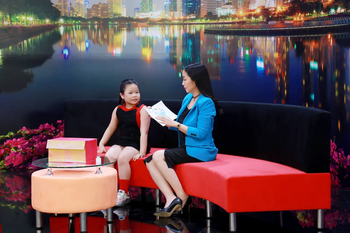 &ldquo;Nữ ho&agrave;ng ứng xử&rdquo; 7 tuổi Khả H&acirc;n &ldquo;kể tội&rdquo; ba mẹ tr&ecirc;n s&oacute;ng truyền h&igrave;nh - Ảnh 1.