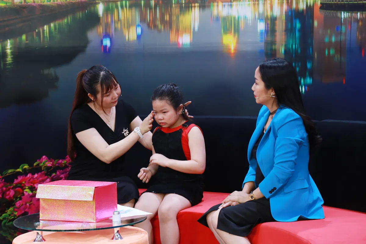 &ldquo;Chết cười&rdquo; với bảng nội quy gia đ&igrave;nh của b&eacute; g&aacute;i 7 tuổi d&agrave;nh cho ba mẹ - Ảnh 1.