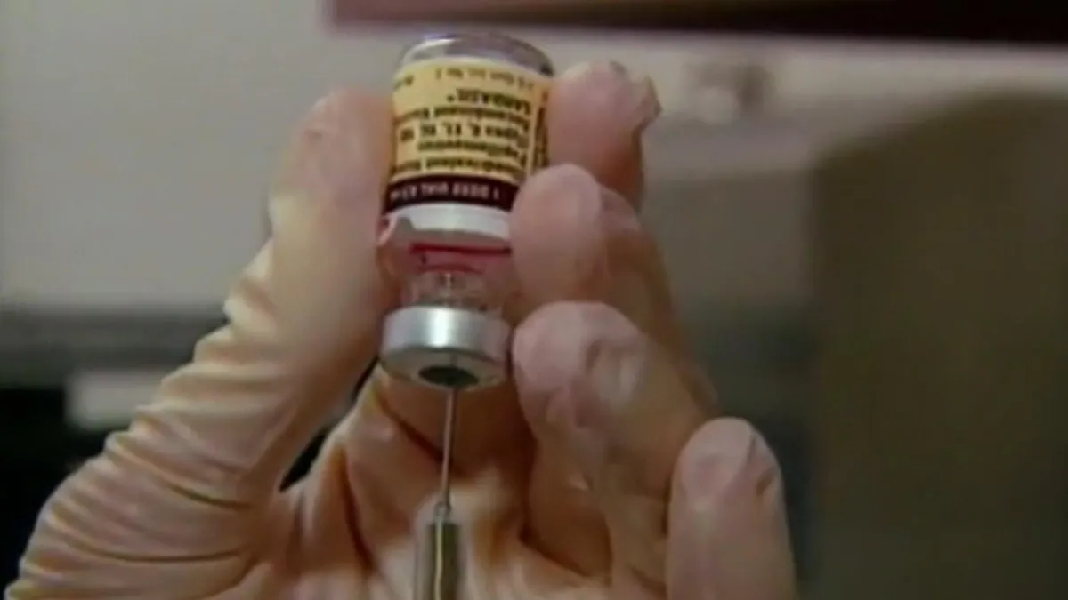Tiêm vaccine phòng tránh HIV có thể bảo vệ không lây nhiễm - Ảnh 1. Tiêm vaccine phòng tránh HIV có thể bảo vệ không lây nhiễm - Ảnh 1.