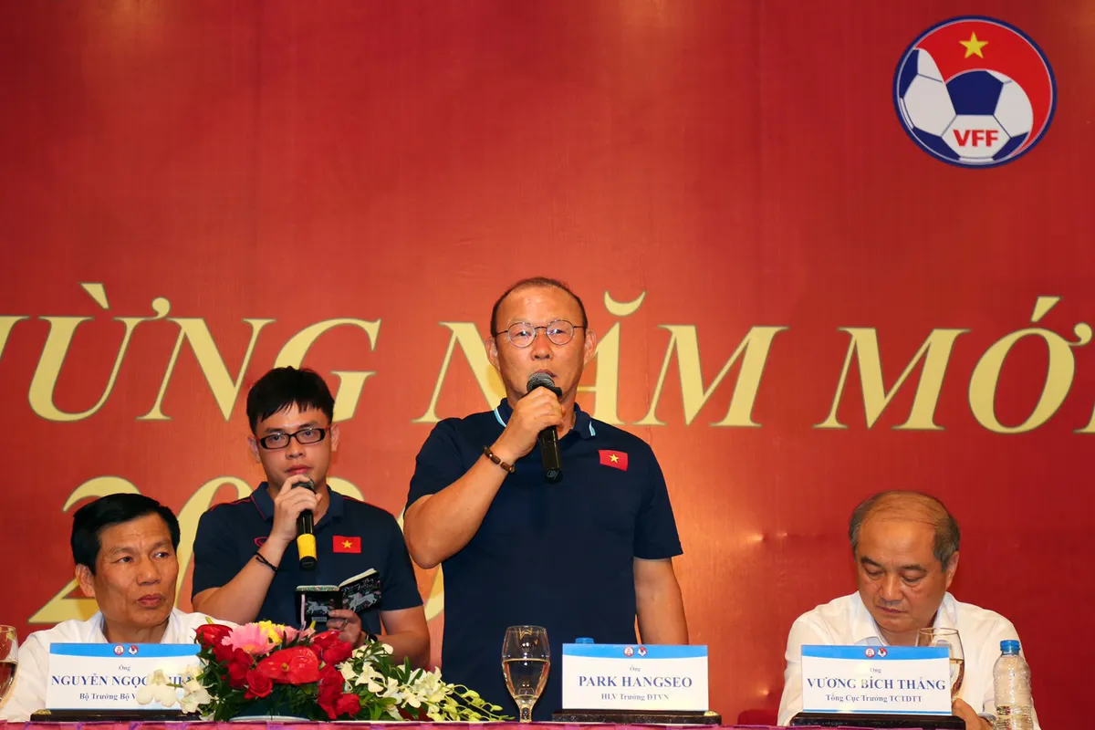 Bộ trưởng Nguyễn Ngọc Thiện và lãnh đạo TCTDTT, LĐBĐVN thăm đội tuyển U23 quốc gia - Ảnh 2. Bộ trưởng Nguyễn Ngọc Thiện và lãnh đạo TCTDTT, LĐBĐVN thăm đội tuyển U23 quốc gia - Ảnh 2.