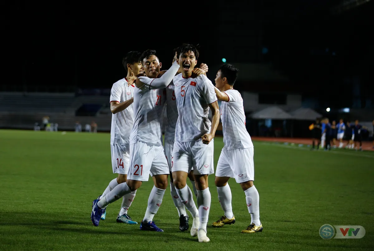 ẢNH: Đức Chinh toả sáng phút cuối, U22 Việt Nam thắng kịch tính U22 Singapore - Ảnh 15.