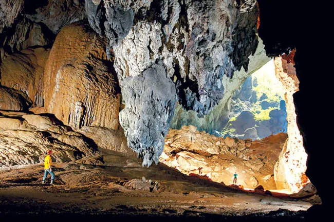 Hang Sơn Đoòng được cấp phép khai thác 10 năm - Ảnh 1. Hang Sơn Đoòng được cấp phép khai thác 10 năm - Ảnh 1.