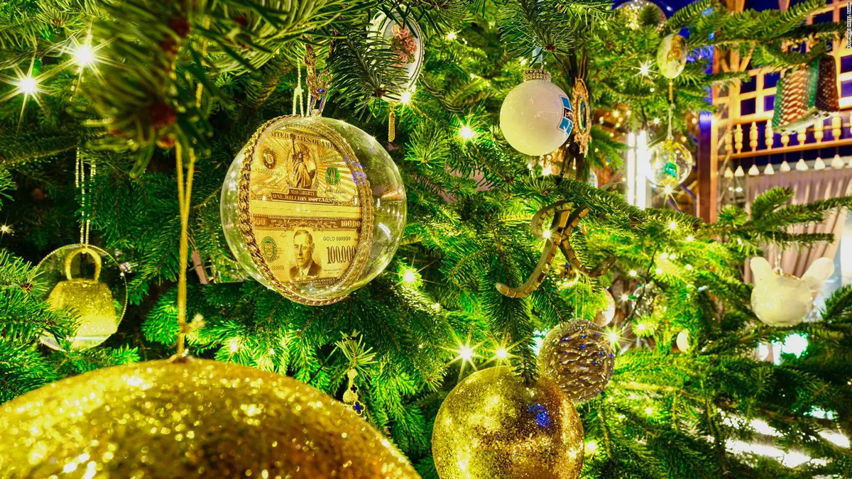 Trang hoàng bằng đá quý, cây thông Noel được định giá 15 triệu USD - Ảnh 2. Trang hoàng bằng đá quý, cây thông Noel được định giá 15 triệu USD - Ảnh 2.