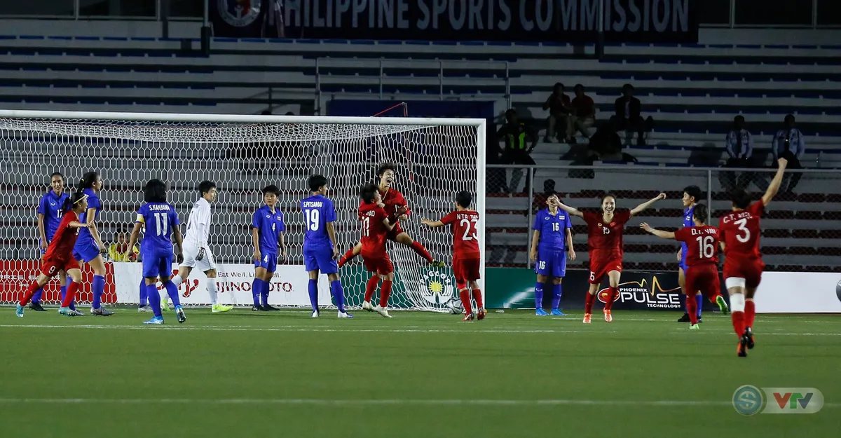 ẢNH: ĐT nữ Việt Nam thắng kịch tính trước Thái Lan, giành HCV bóng đá nữ SEA Games 30 - Ảnh 16. ẢNH: ĐT nữ Việt Nam thắng kịch tính trước Thái Lan, giành HCV bóng đá nữ SEA Games 30 - Ảnh 16.