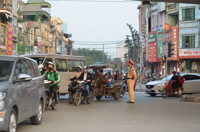 Thanh tra giao thông, CSGT xử lý vi phạm, chống ùn tắc giao thông dịp cao điểm Tết Nguyên đán 2019 - Ảnh 3.