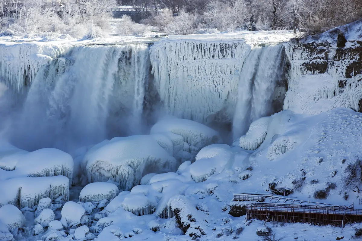 Thác Niagara, Canada hóa băng thu hút du khách - Ảnh 9.