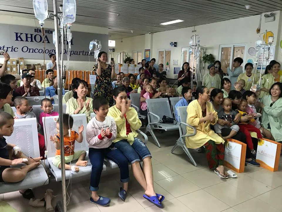 Tiếp thêm nghị lực và hy vọng cho các bệnh nhi ung thư - Ảnh 1.