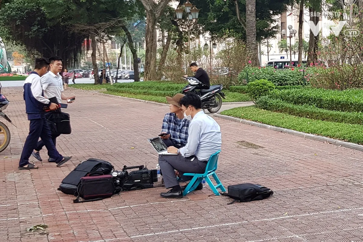 Đường phố Hà Nội rực rỡ cờ chào mừng Hội nghị thượng đỉnh Mỹ - Triều - Ảnh 7.