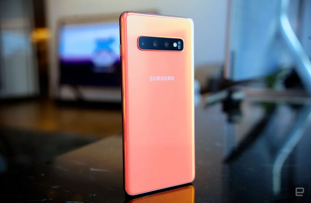 Galaxy S10 sẽ bán chạy ngoài dự kiến vì dám khác biệt với iPhone - Ảnh 1.