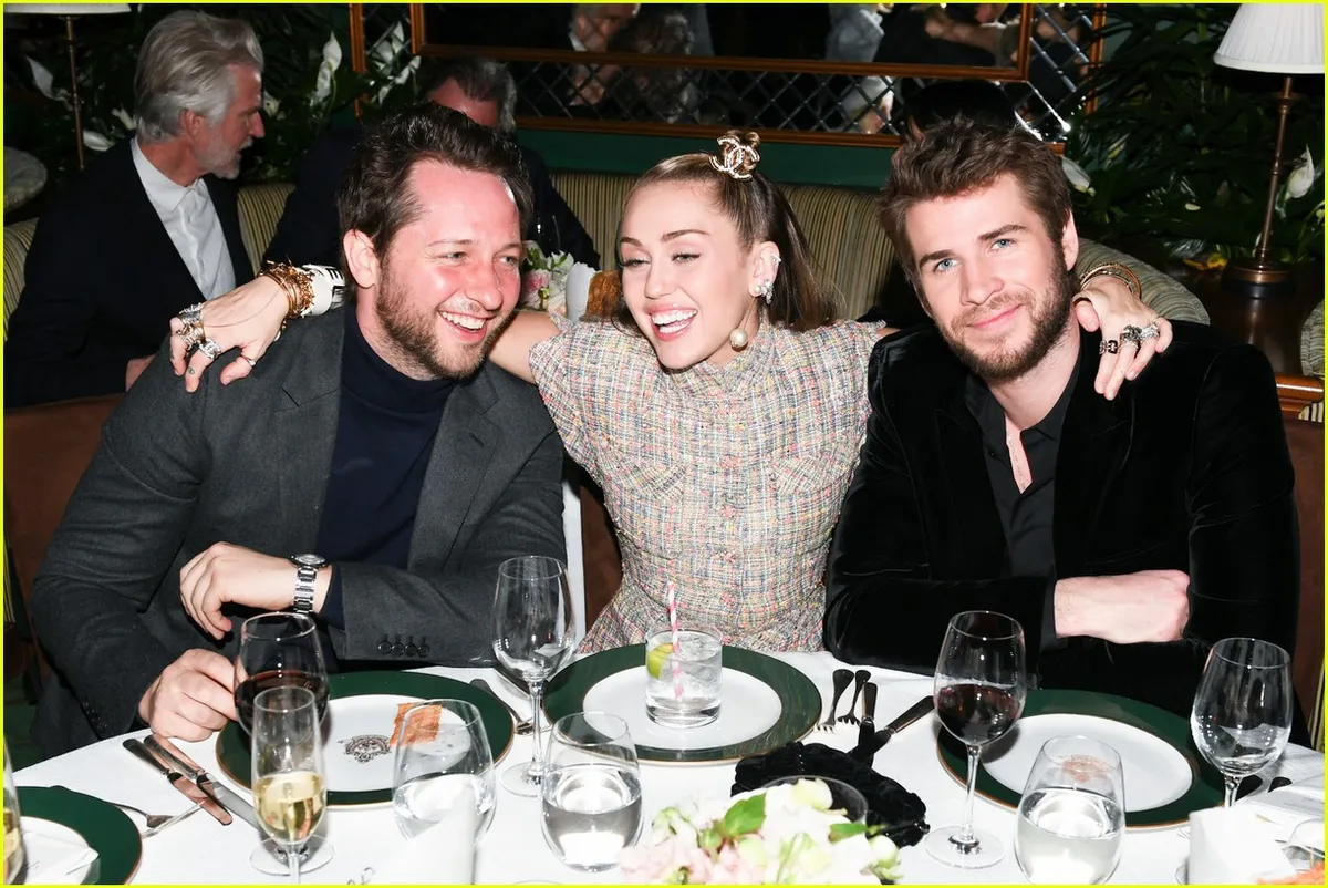 Oscar 2019: Cô dâu mới Miley Cyrus thu hút mọi ánh nhìn - Ảnh 8.