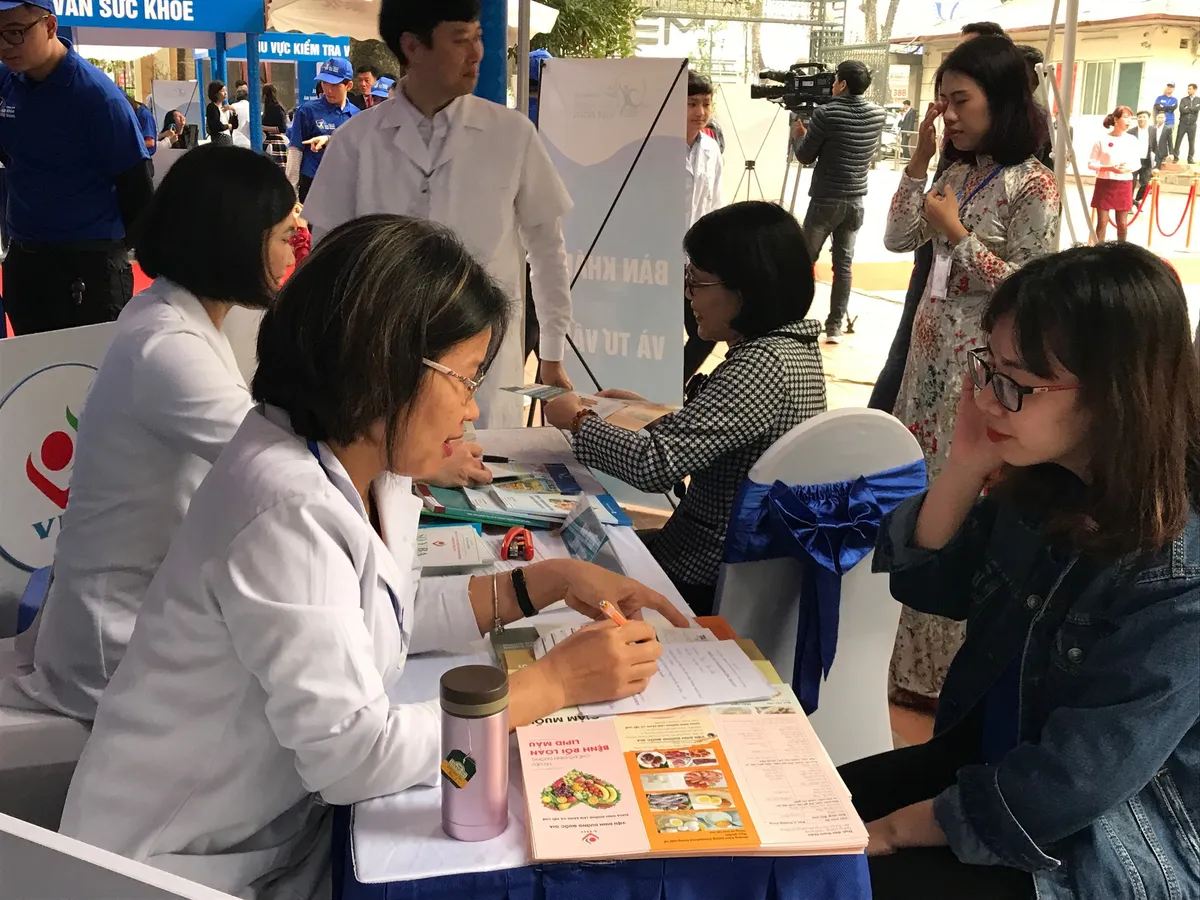 Thủ tướng phát động, kêu gọi toàn dân tham gia Chương trình Sức khỏe Việt Nam - Ảnh 4. Thủ tướng phát động, kêu gọi toàn dân tham gia Chương trình Sức khỏe Việt Nam - Ảnh 4.