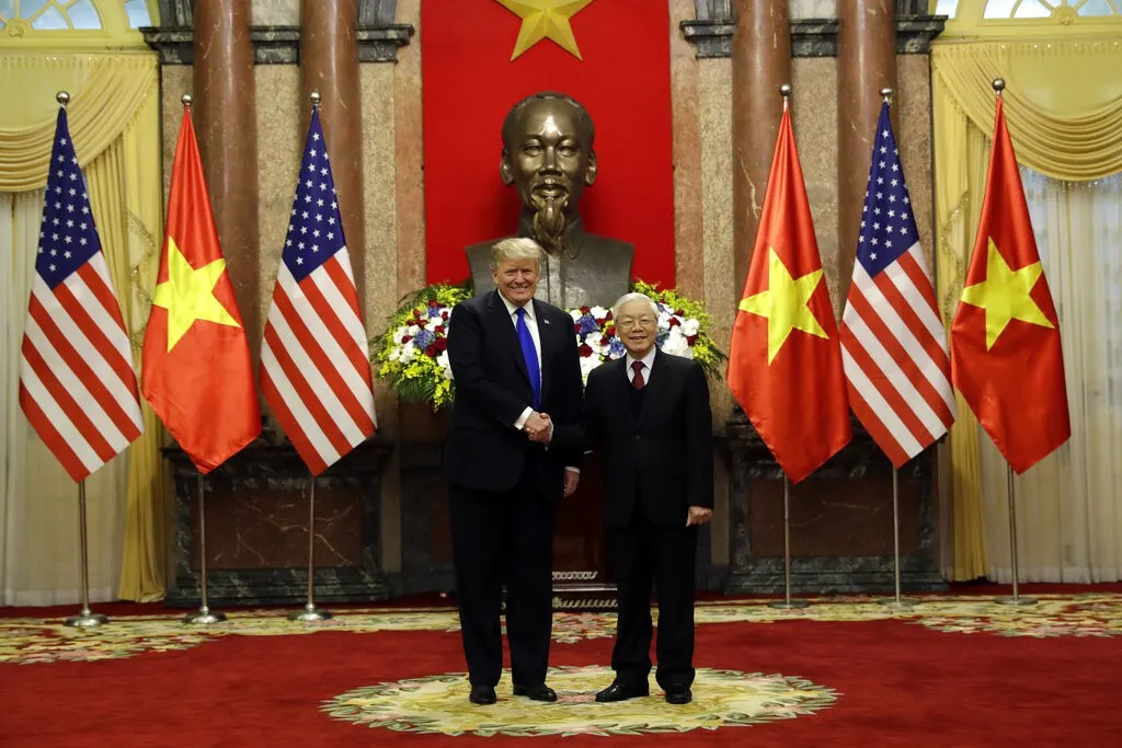 VIDEO Tổng thống Mỹ Donald Trump tới Phủ Chủ tịch hội đàm với Tổng Bí thư, Chủ tịch nước Nguyễn Phú Trọng - Ảnh 1.