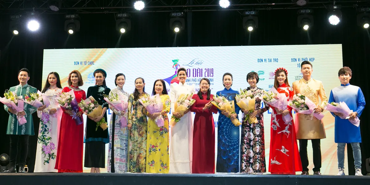 H’Hen Niê trở thành đại sứ cho Lễ hội Áo dài TP.HCM 2019 - Ảnh 1.