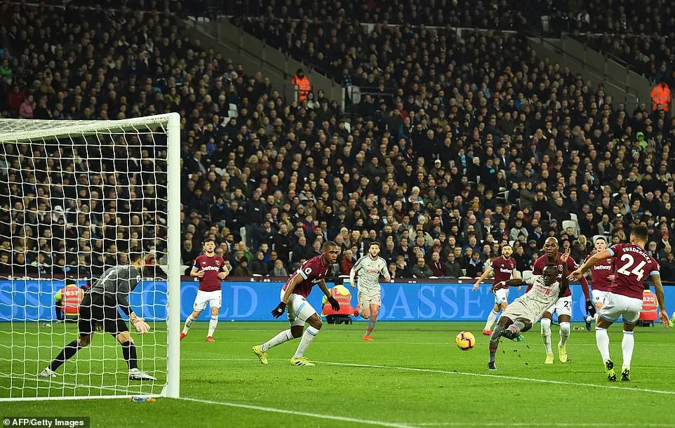 Liverpool chia điểm trên sân của West Ham - Ảnh 2. Liverpool chia điểm trên sân của West Ham - Ảnh 2.